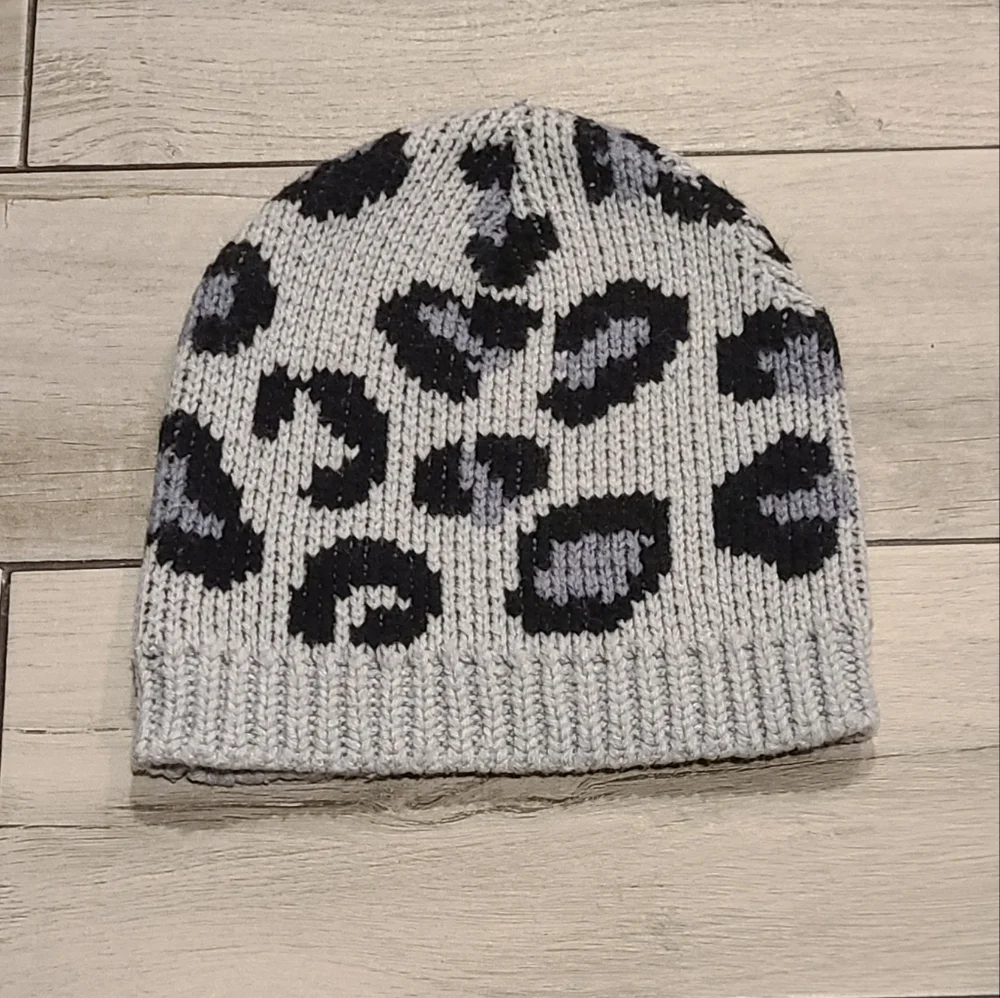 🍦Poppie Jones Leopard Print knit hat